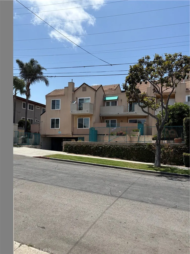 435 E Tamarack, Inglewood, California 90301 home-pic-0