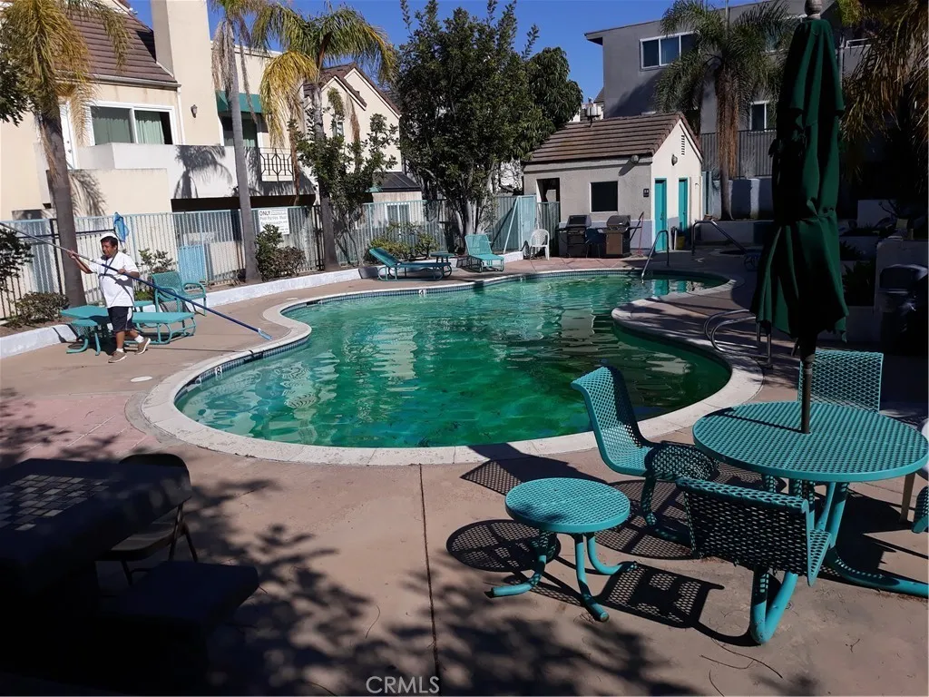 435 E Tamarack, Inglewood, California 90301 home-pic-2