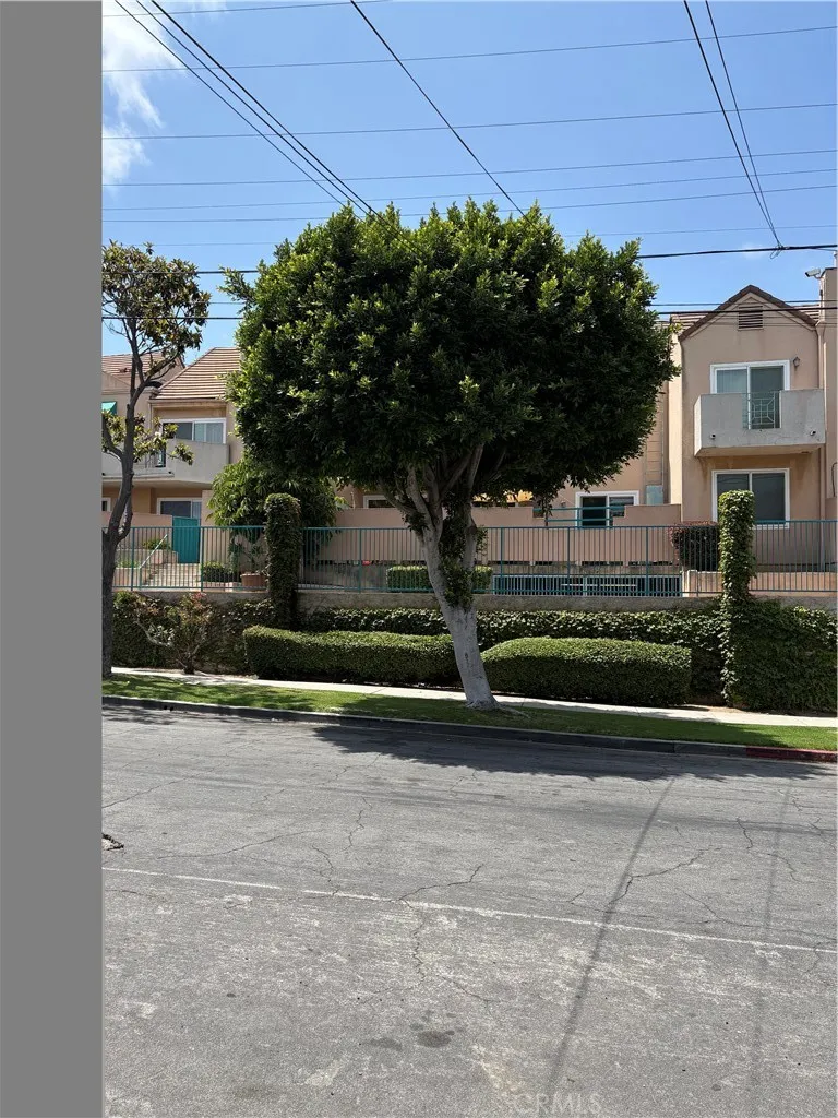 435 E Tamarack, Inglewood, California 90301 home-pic-1