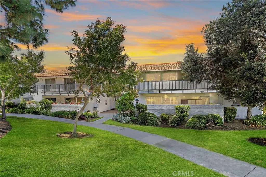 2279 Via Mariposa W, Laguna Woods, California 92637 home-pic-0