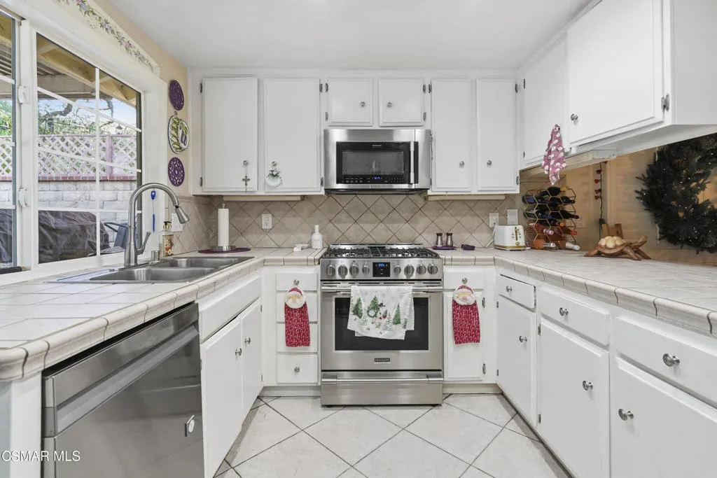 29148 Hillrise Drive, Agoura Hills, California 91301 home-pic-16