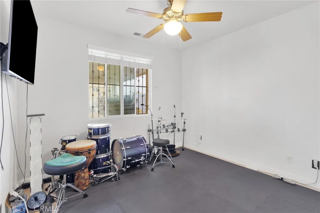 13888 Chestnut, Victorville, California 92392 home-pic-18