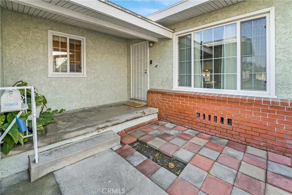 10809 Pangborn Avenue, Downey, California 90241 home-pic-3