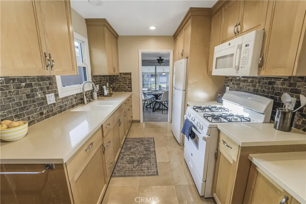 10809 Pangborn Avenue, Downey, California 90241 home-pic-6