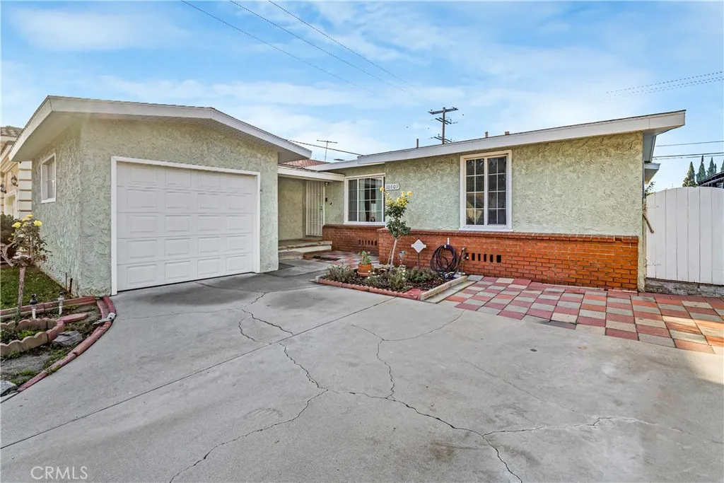 10809 Pangborn Avenue, Downey, California 90241 home-pic-2