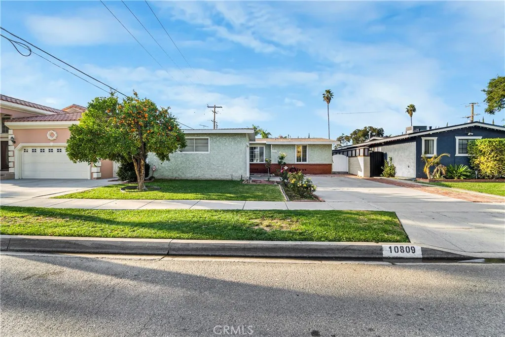 10809 Pangborn Avenue, Downey, California 90241 home-pic-1