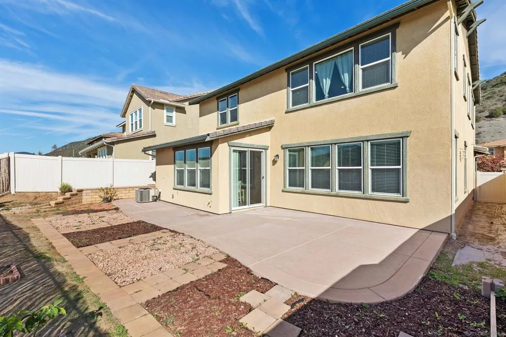 35732 Garrano Ln, Fallbrook, California 92028 home-pic-36