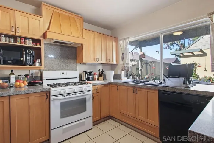 9036 Caminito Vera, San Diego, California 92126