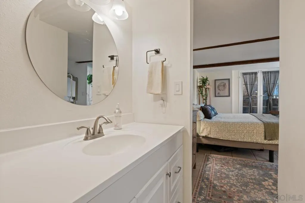 1042 Lincoln Ave, San Diego, California 92103 home-pic-35