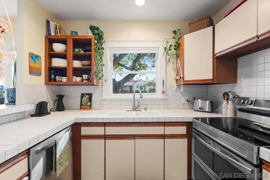 1042 Lincoln Ave, San Diego, California 92103 home-pic-7
