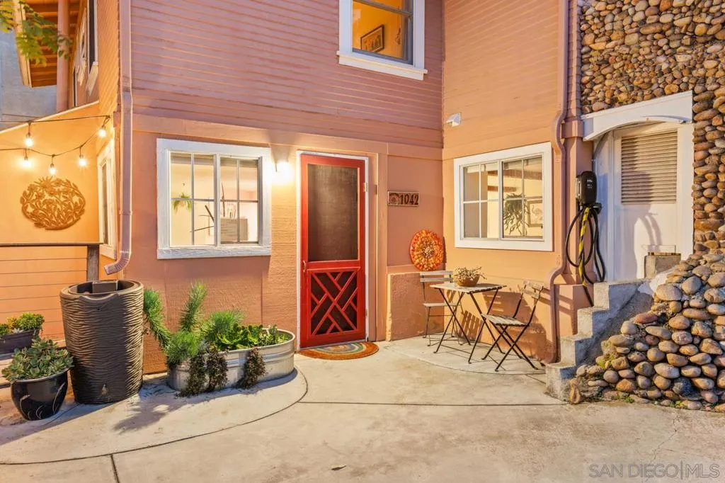 1042 Lincoln Ave, San Diego, California 92103 home-pic-24