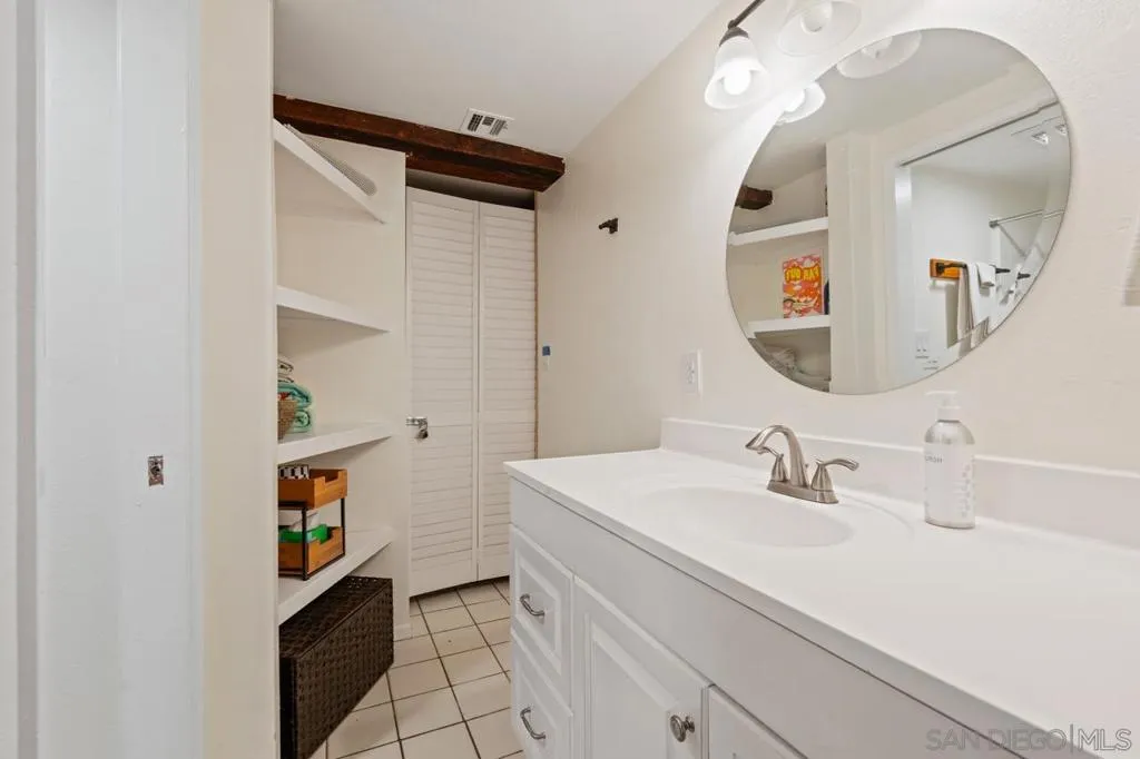 1042 Lincoln Ave, San Diego, California 92103 home-pic-33