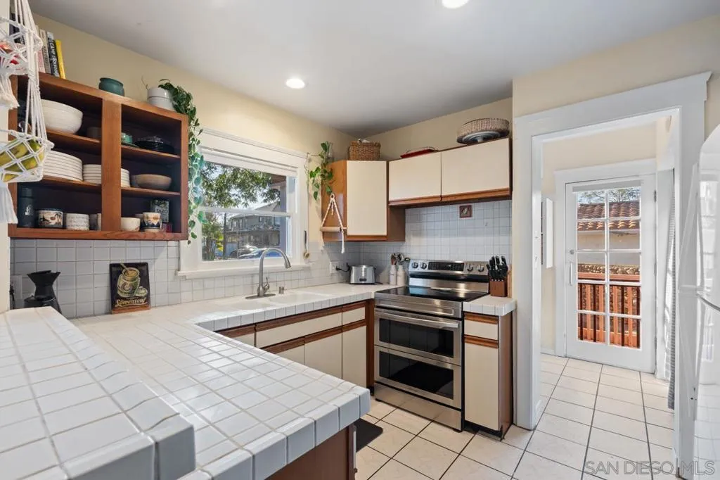 1042 Lincoln Ave, San Diego, California 92103 home-pic-8