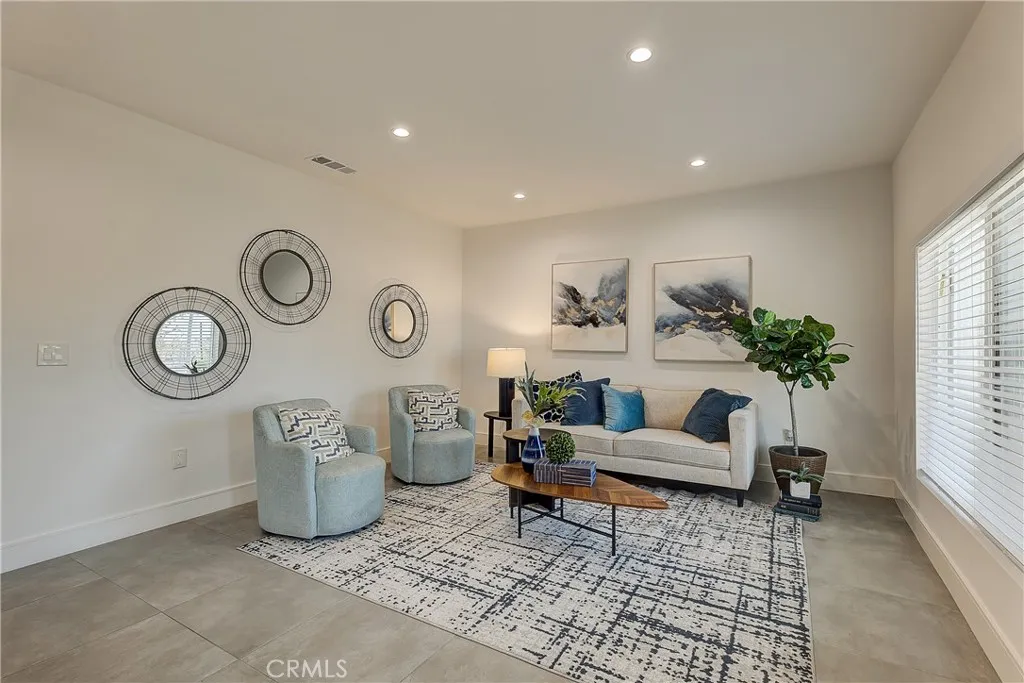 1364 S Ridgeley, Los Angeles, California 90019 home-pic-3