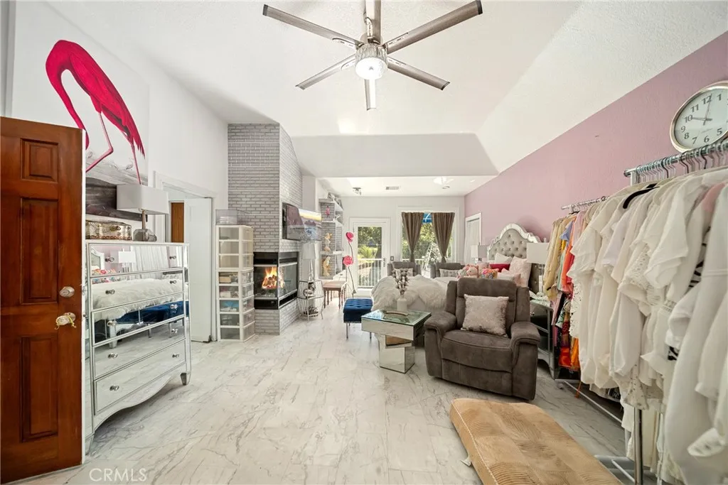 15562 Bronco, Canyon Country, California 91387 home-pic-33