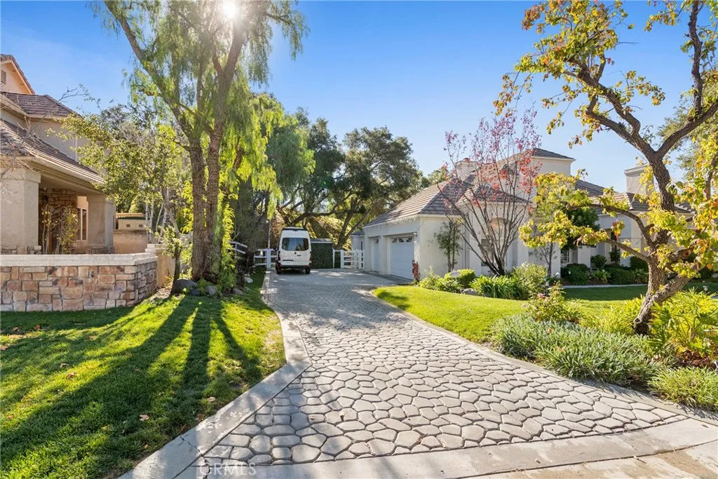 15562 Bronco, Canyon Country, California 91387 home-pic-3