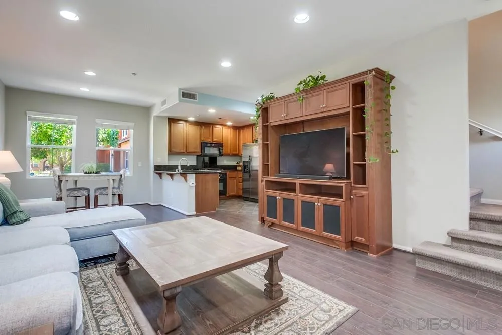 17022 Calle Trevino 13, San Diego, California 92127 home-pic-8