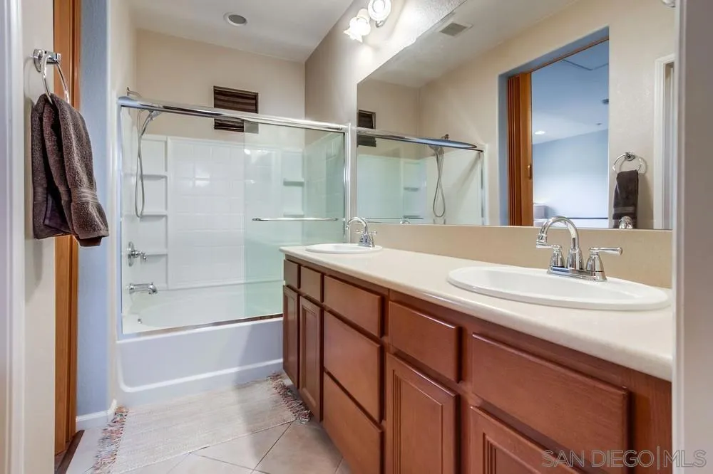 17022 Calle Trevino 13, San Diego, California 92127 home-pic-32