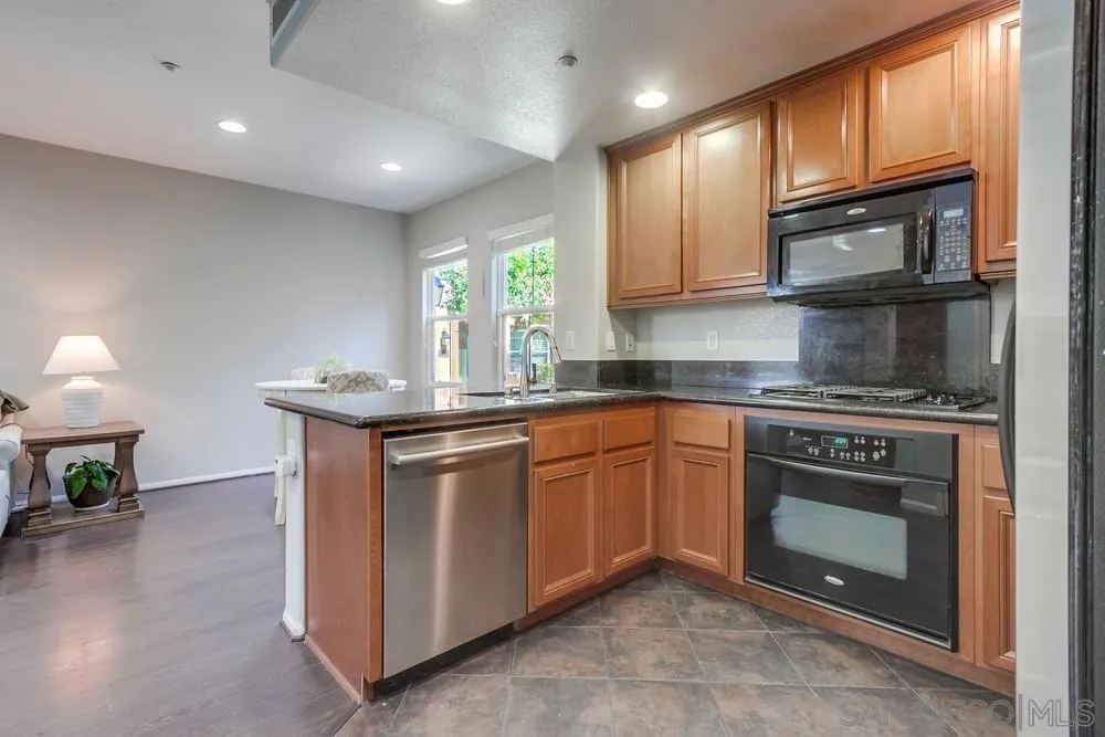 17022 Calle Trevino 13, San Diego, California 92127 home-pic-16