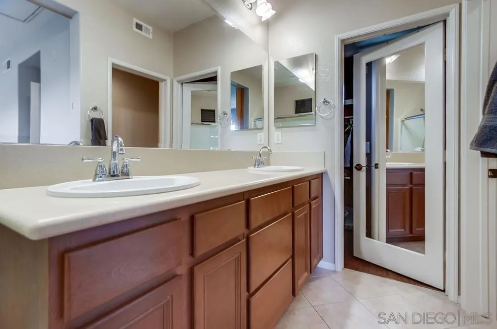 17022 Calle Trevino 13, San Diego, California 92127 home-pic-31