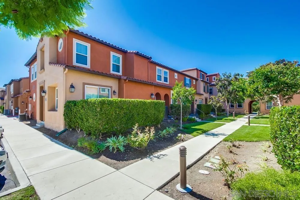 17022 Calle Trevino 13, San Diego, California 92127 home-pic-2