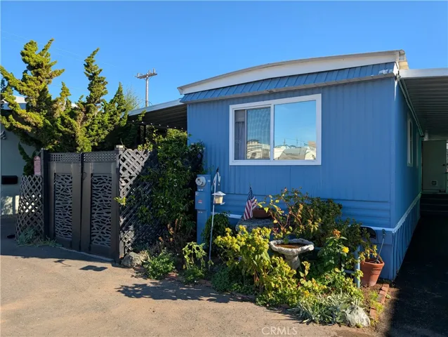 Front of Mobile Home Showing Gate Entryway