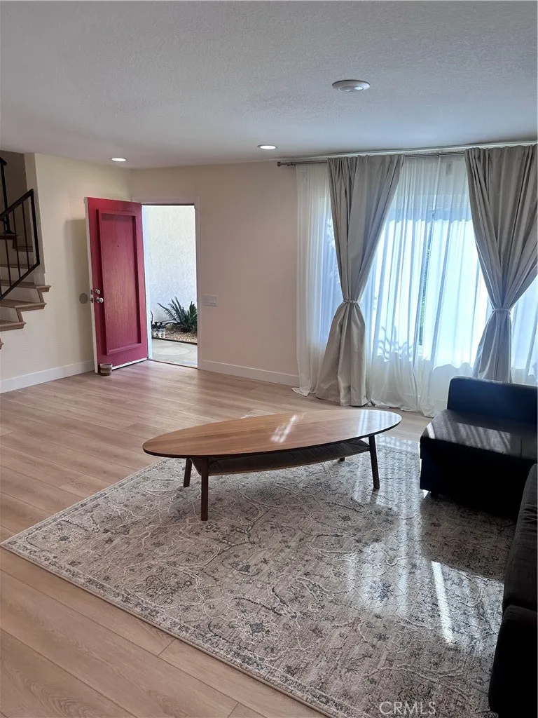 1127 Via Santiago, Corona, California 92882 home-pic-4