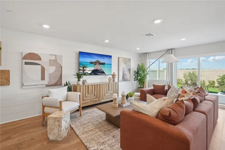 MODEL HOME