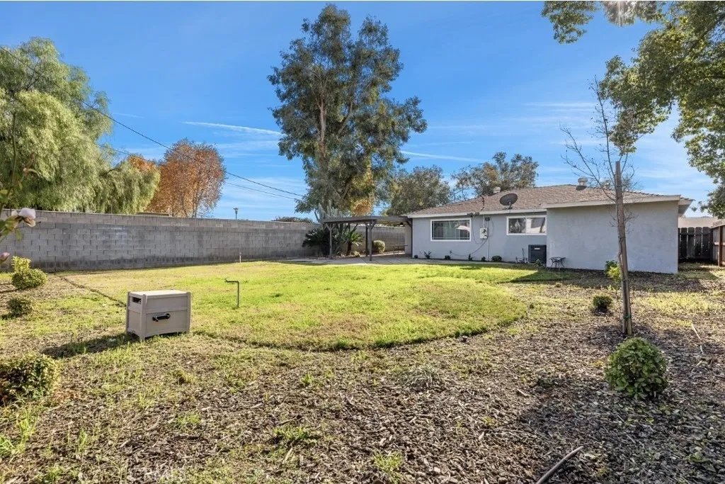 55097 E Carmen Ave, Fresno, California 93727 home-pic-23