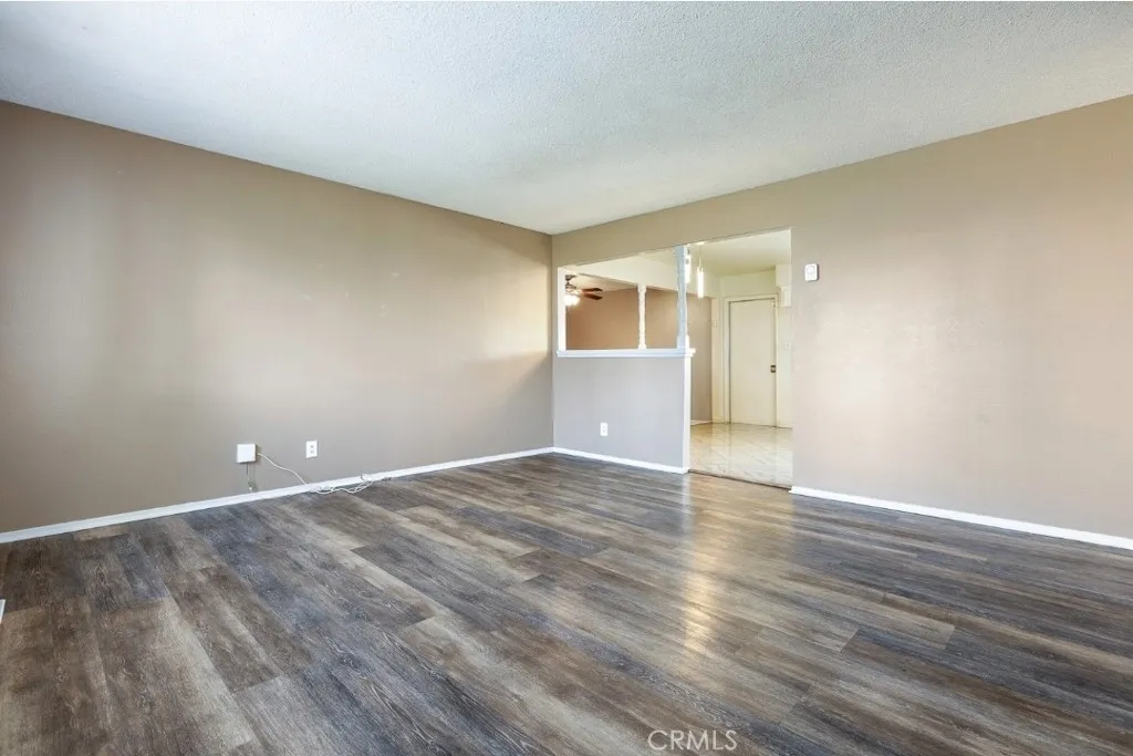 55097 E Carmen Ave, Fresno, California 93727 home-pic-10