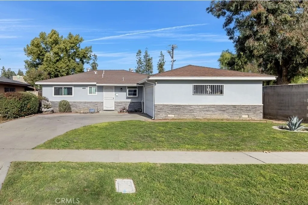 55097 E Carmen Ave, Fresno, California 93727 home-pic-2
