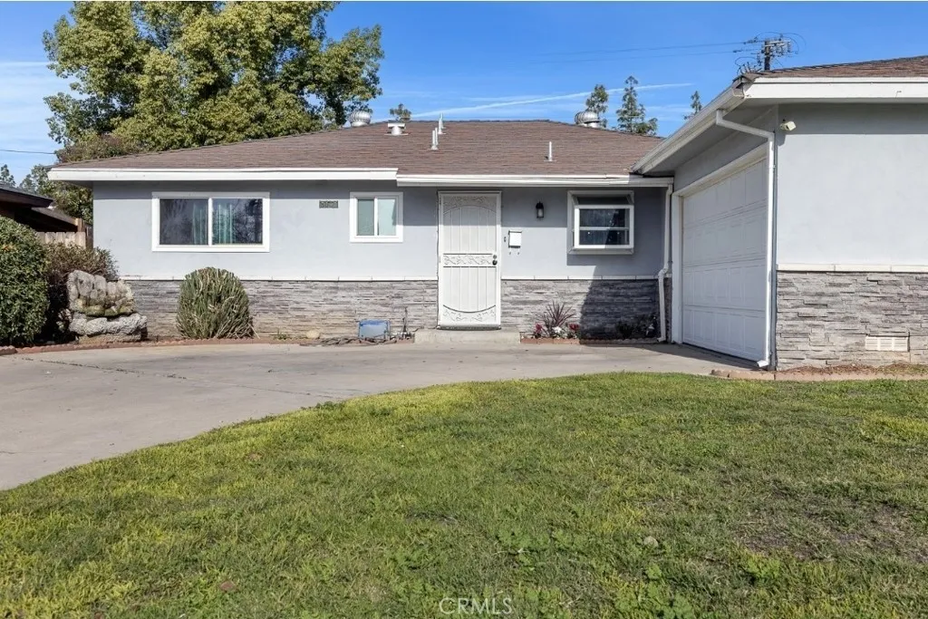 55097 E Carmen Ave, Fresno, California 93727 home-pic-1