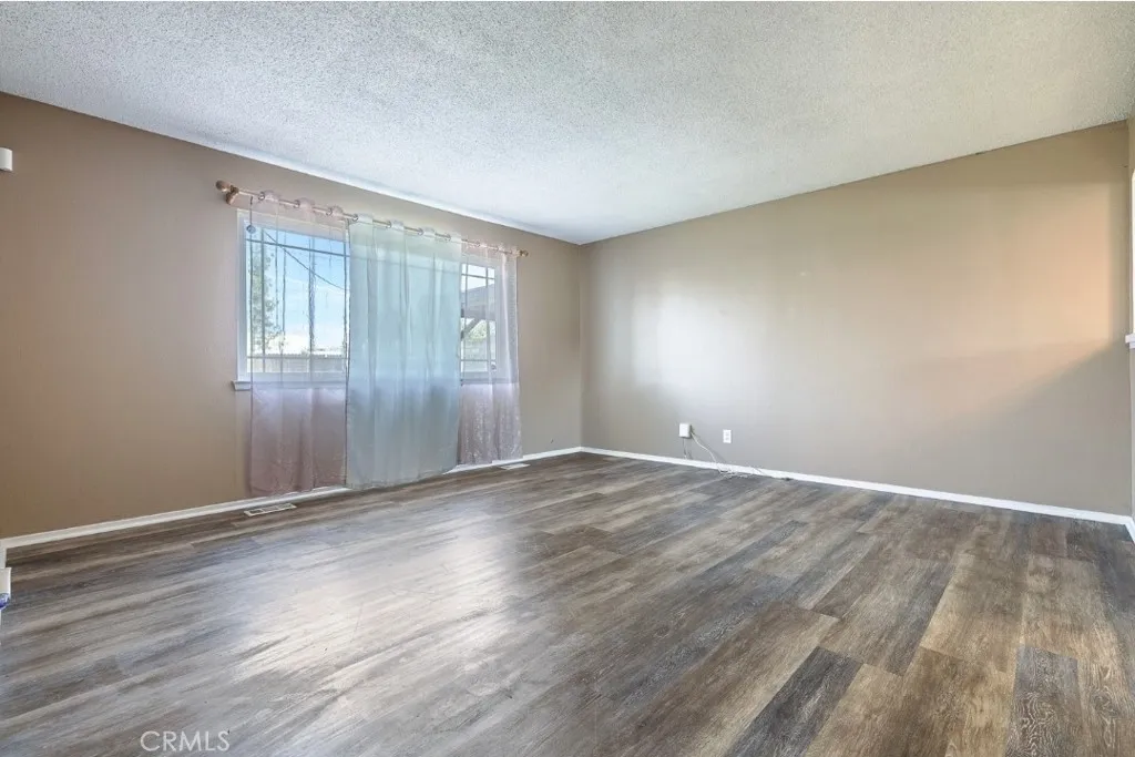 55097 E Carmen Ave, Fresno, California 93727 home-pic-11