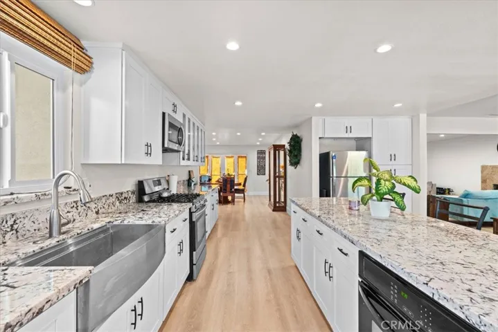 Open Concept Island Kitchen