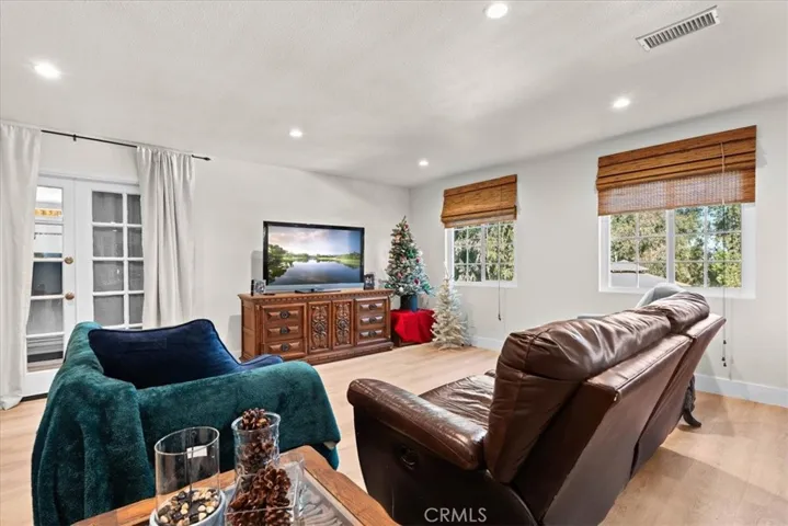 Open Conecpt Family Room