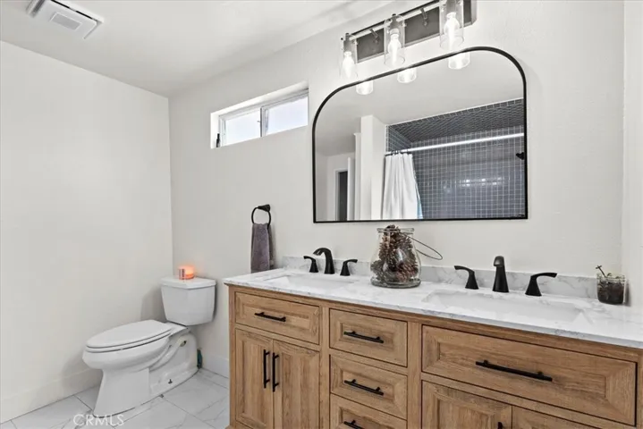 Jack & Jill Master Suite Sinks