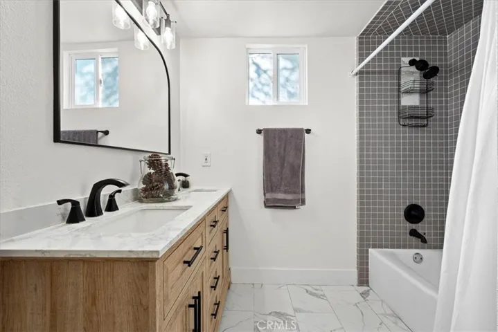 Master Bedroom Bathroom