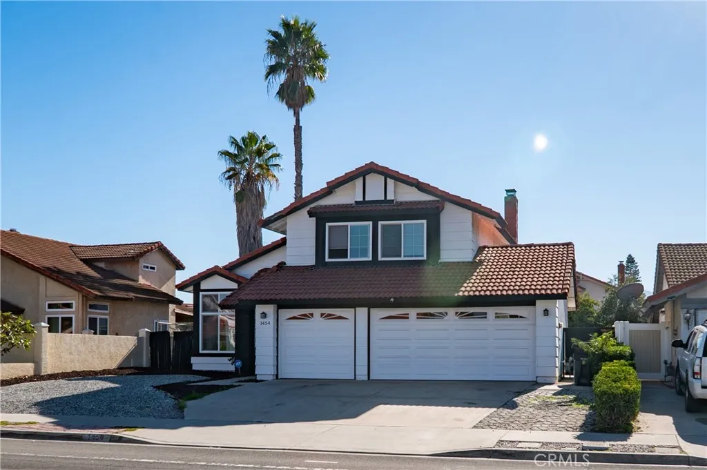 1454 Cresta, Corona, California 92879 home-pic-2