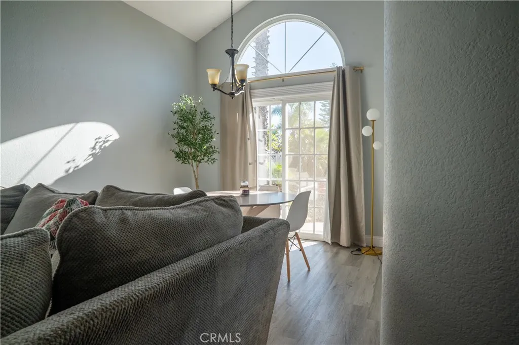 1454 Cresta, Corona, California 92879 home-pic-9