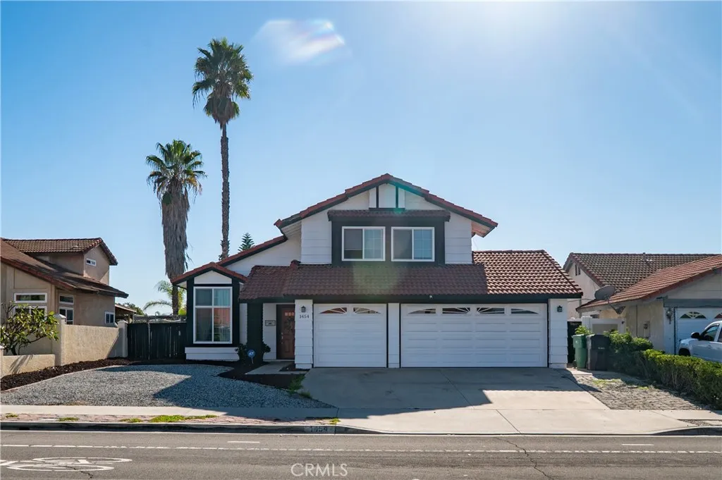 1454 Cresta, Corona, California 92879 home-pic-1
