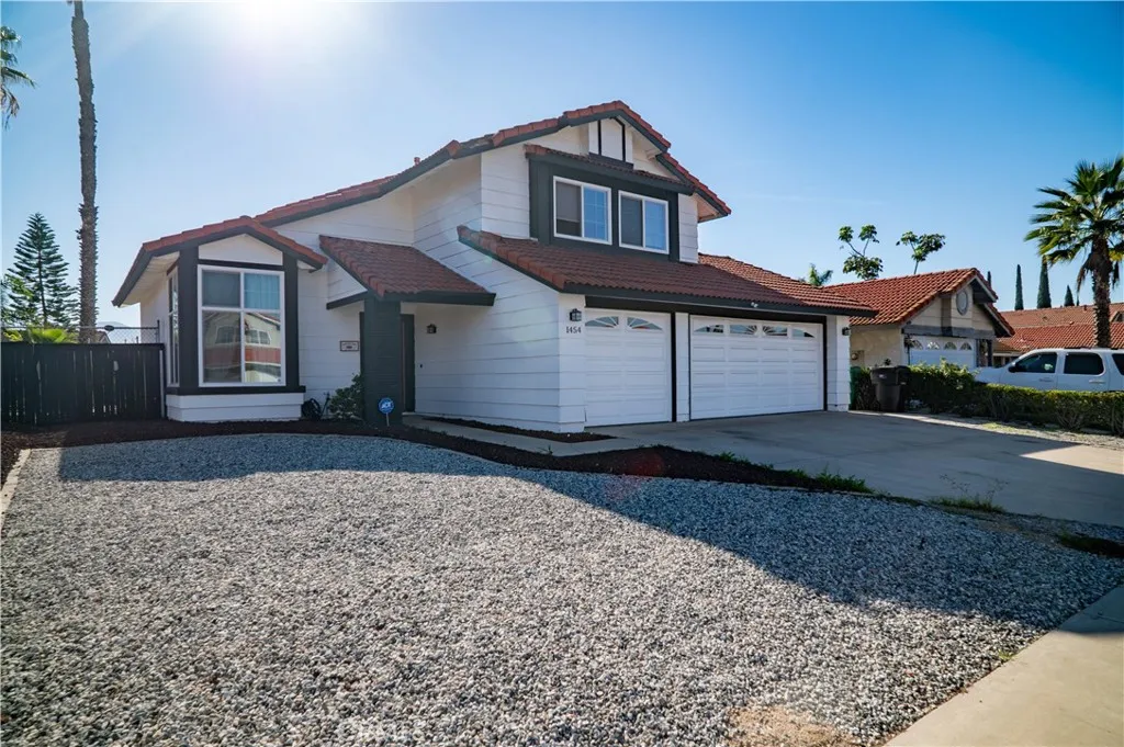 1454 Cresta, Corona, California 92879 home-pic-4