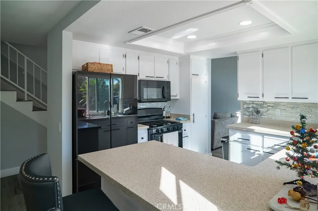 1454 Cresta, Corona, California 92879 home-pic-16