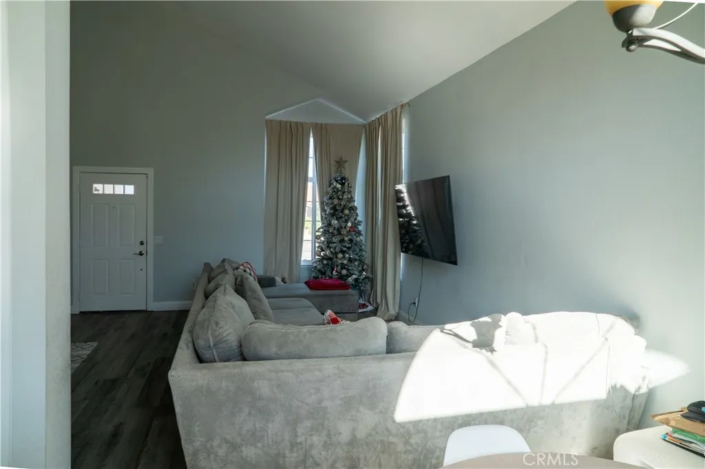 1454 Cresta, Corona, California 92879 home-pic-7