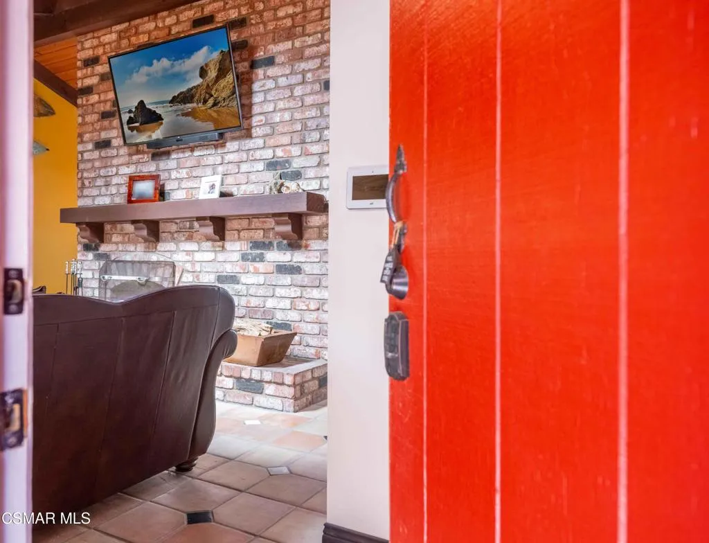 5121 Breakwater Way, Oxnard, California 93035 home-pic-3