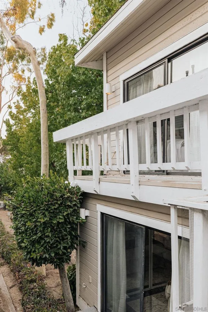 4652 Don Lorenzo Dr A, Los Angeles, California 90008 home-pic-48