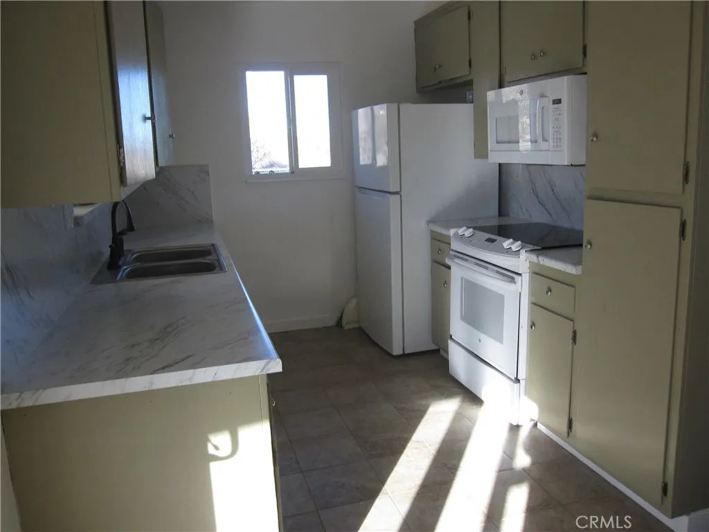 5954 Valley View Street, Joshua Tree, California 92252 home-pic-8