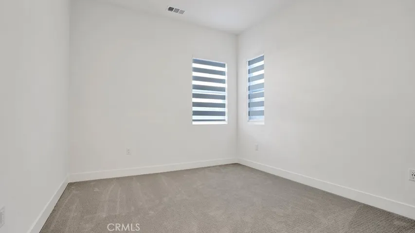 Secondary bedroom.