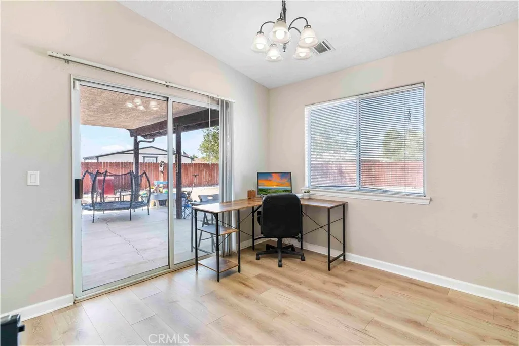 15189 Tonikan, Apple Valley, California 92307 home-pic-13