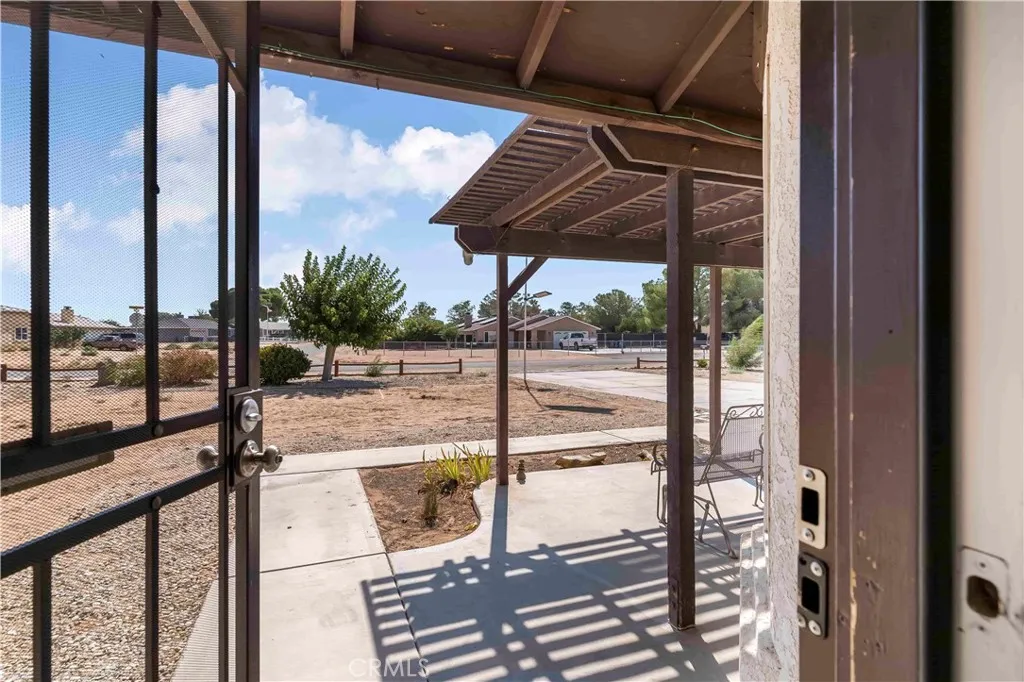 15189 Tonikan, Apple Valley, California 92307 home-pic-9