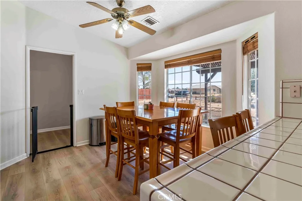 15189 Tonikan, Apple Valley, California 92307 home-pic-15